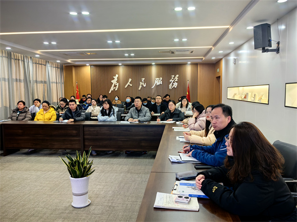 高三年级全体教师参会.jpg